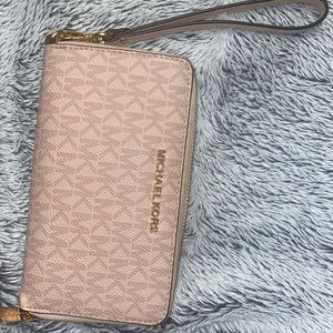 Michael Kors Wallet✨
